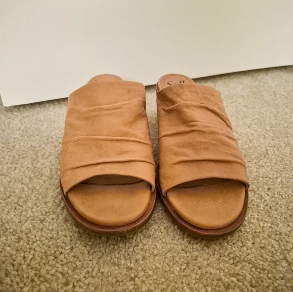 Sofft Leather Sandals - Picture 2 of 5